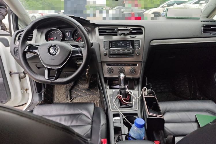 Used Volkswagen Golf 2014 1.6L Automatic Comfort Model Center Console