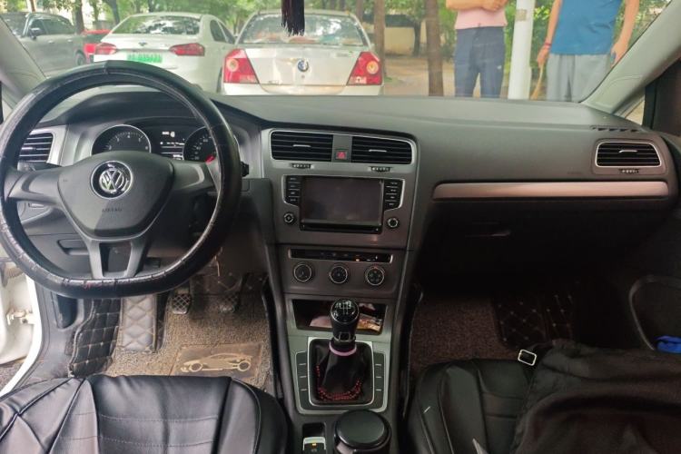 Used Volkswagen Golf 2014 1.6L Manual Fashion Edition Center Console