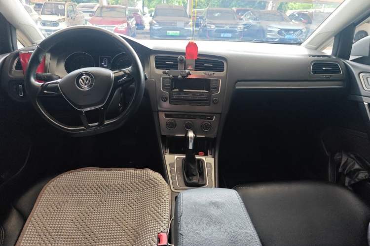 Used Volkswagen Golf 2014 1.4TSI Automatic Comfort Model Center Console