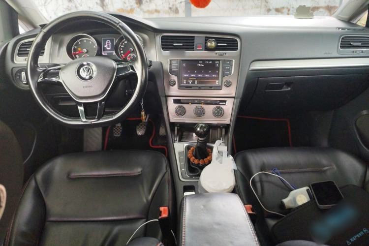 Used Volkswagen Golf 2014 1.4 TSI Manual Comfort Model Center Console