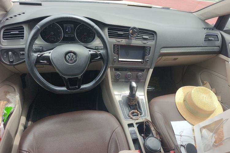 Used Volkswagen Golf 2014 1.4TSI Automatic Comfort Model Center Console