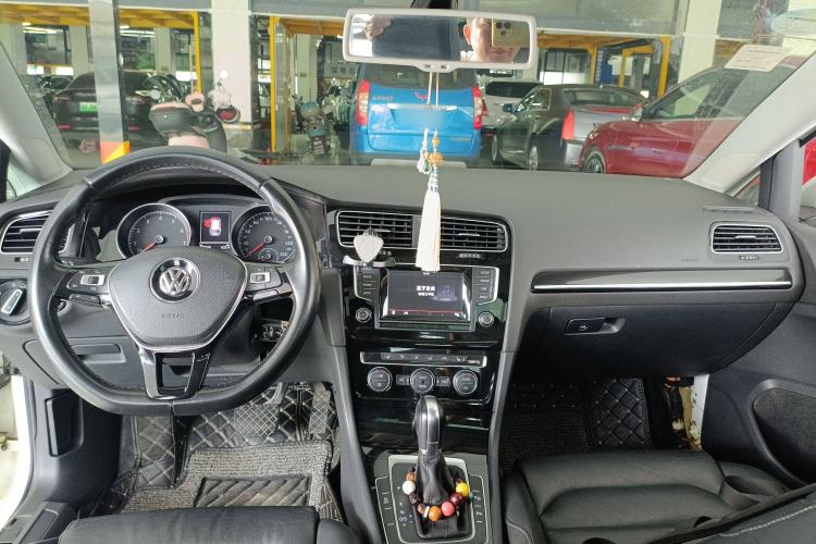 Used Volkswagen Golf 2014 1.4TSI Luxury Travel Edition Center Console