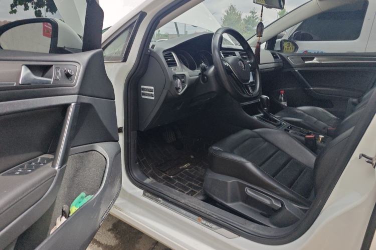Used Volkswagen Golf 2014 1.4TSI Automatic Luxury Model Driver Seat
