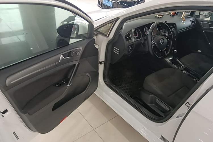 Used Volkswagen Golf 2014 1.4TSI Automatic Comfort Model Driver Seat
