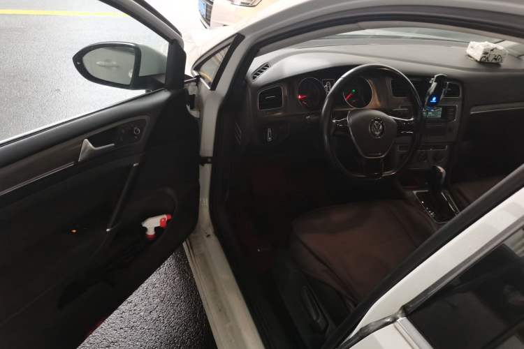 Used Volkswagen Golf 2014 1.6L Automatic Comfort Model Driver Seat