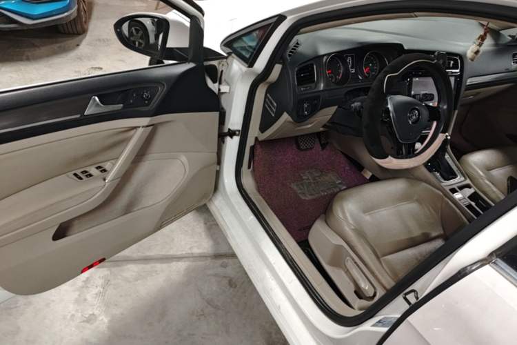 Used Volkswagen Golf 2014 1.6L Automatic Comfort Model Driver Seat