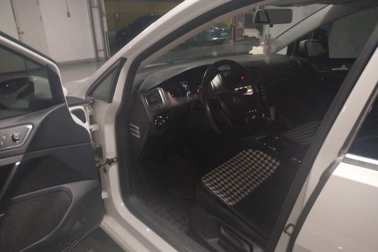 Used Volkswagen Golf 2014 1.4TSI Automatic Comfort Model Driver Seat