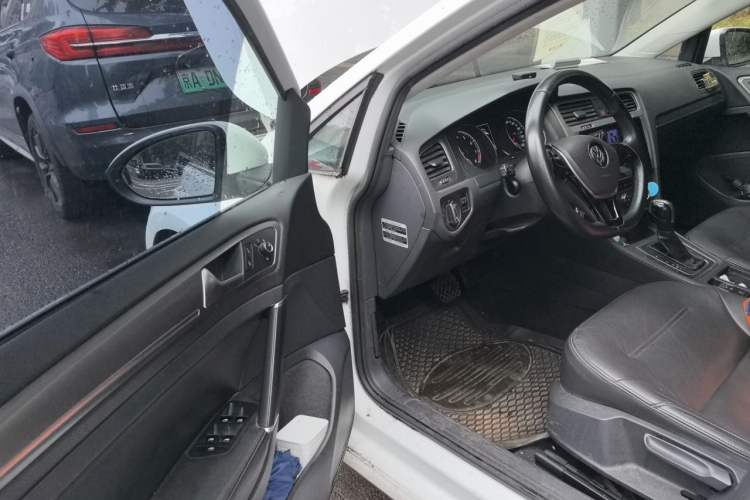 Used Volkswagen Golf 2014 1.6L Automatic Comfort Model Driver Seat