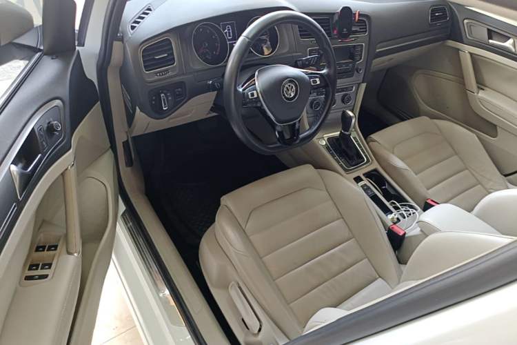 Used Volkswagen Golf 2014 1.4TSI Automatic Luxury Model Driver Seat