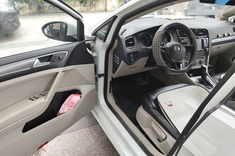 Used Volkswagen Golf 2014 1.4TSI Automatic Comfort Model Driver Seat