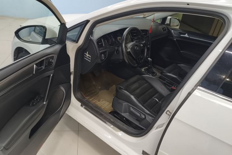 Used Volkswagen Golf 2014 1.4TSI Automatic Luxury Model Driver Seat