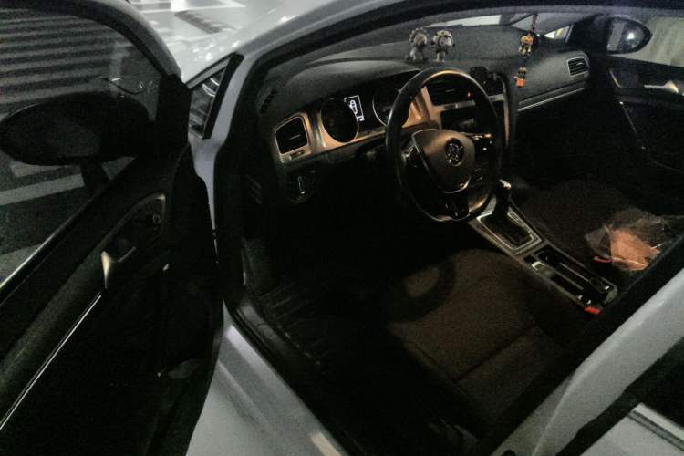 Used Volkswagen Golf 2014 1.4TSI Automatic Comfort Model Driver Seat