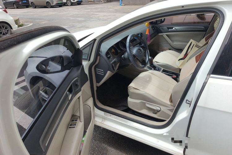 Used Volkswagen Golf 2014 1.6L Automatic Comfort Model Driver Seat