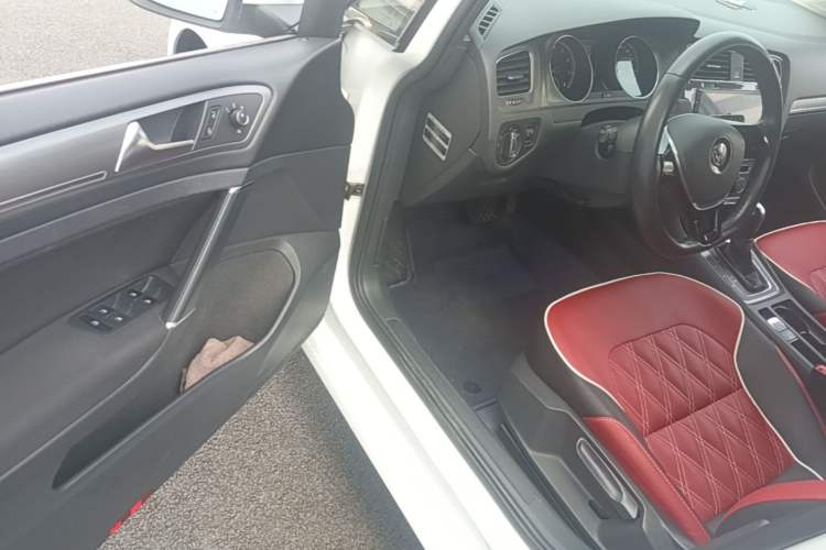 Used Volkswagen Golf 2014 1.4TSI Automatic Comfort Model Driver Seat