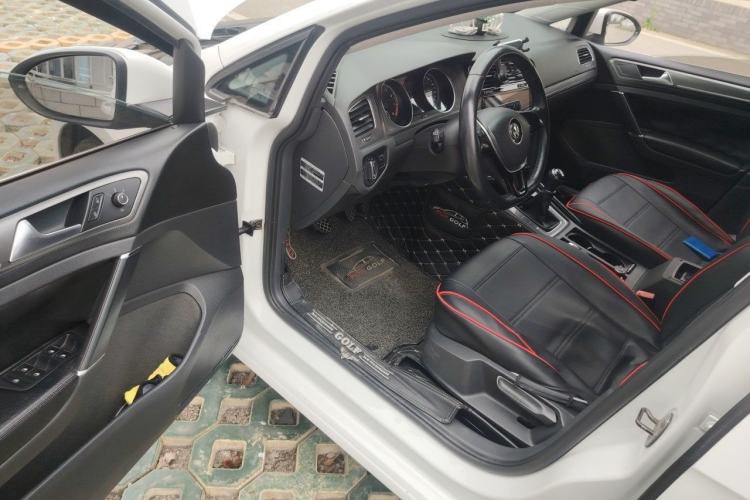 Used Volkswagen Golf 2014 1.4 TSI Manual Comfort Model Driver Seat