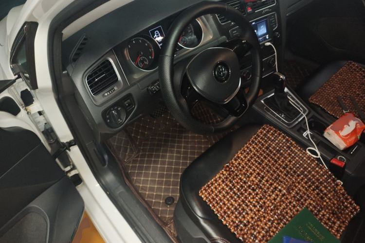 Used Volkswagen Golf 2014 1.4TSI Automatic Comfort Model Driver Seat