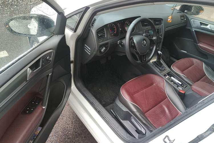 Used Volkswagen Golf 2014 1.4TSI Automatic Comfort Model Driver Seat