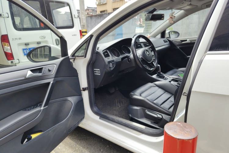 Used Volkswagen Golf 2014 1.4TSI Automatic Luxury Model Driver Seat