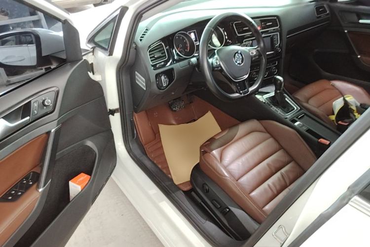 Used Volkswagen Golf 2014 1.4TSI Luxury Travel Edition Driver Seat