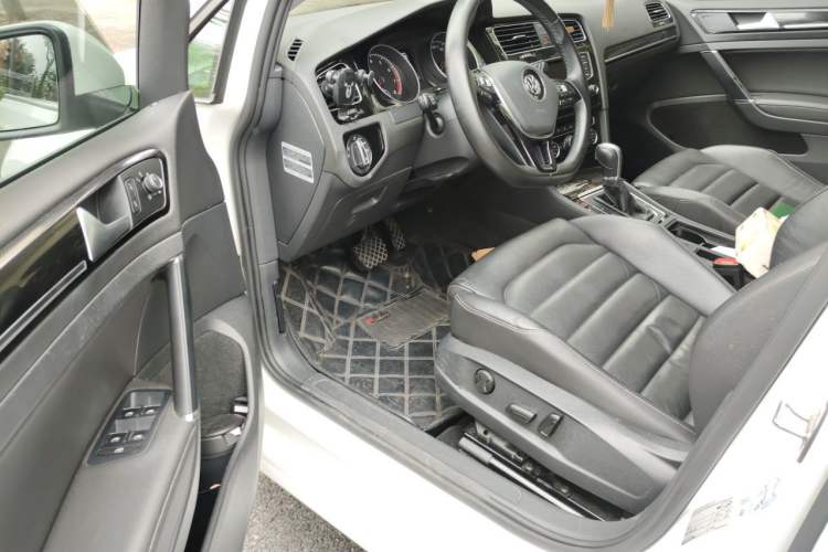 Used Volkswagen Golf 2014 1.4TSI Luxury Travel Edition Driver Seat