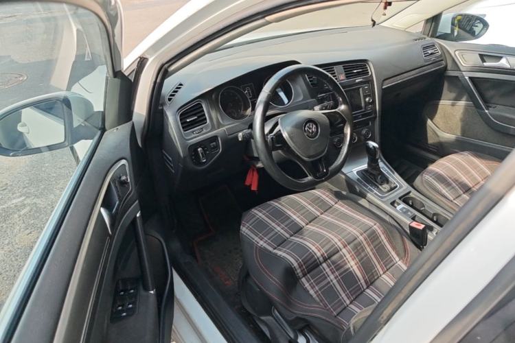 Used Volkswagen Golf 2014 1.4TSI Automatic Comfort Model Driver Seat