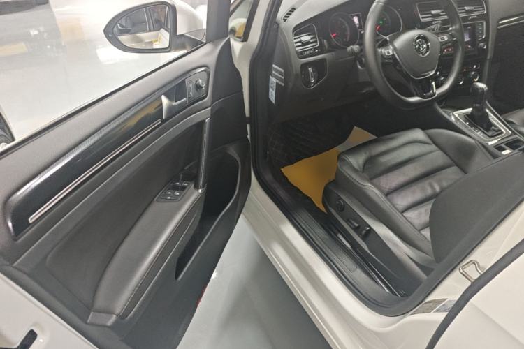 Used Volkswagen Golf 2014 1.4TSI Luxury Travel Edition Driver Seat