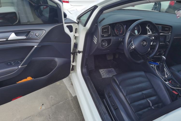 Used Volkswagen Golf 2014 1.4TSI Luxury Travel Edition Driver Seat