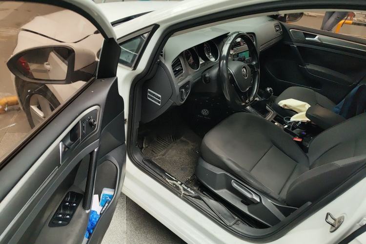 Used Volkswagen Golf 2014 1.4 TSI Manual Comfort Model Driver Seat