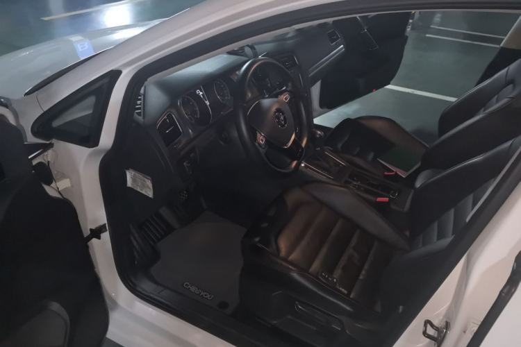Used Volkswagen Golf 2014 1.4TSI Automatic Luxury Model Driver Seat