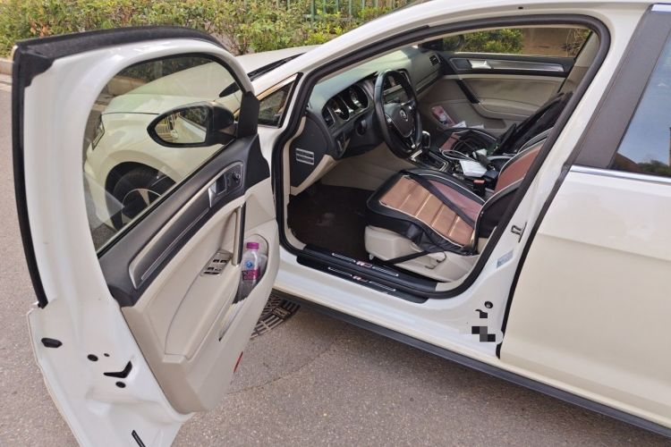 Used Volkswagen Golf 2014 1.4TSI Automatic Luxury Model Driver Seat