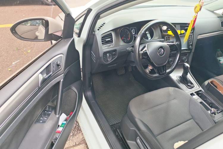 Used Volkswagen Golf 2014 1.4TSI Automatic Comfort Model Driver Seat