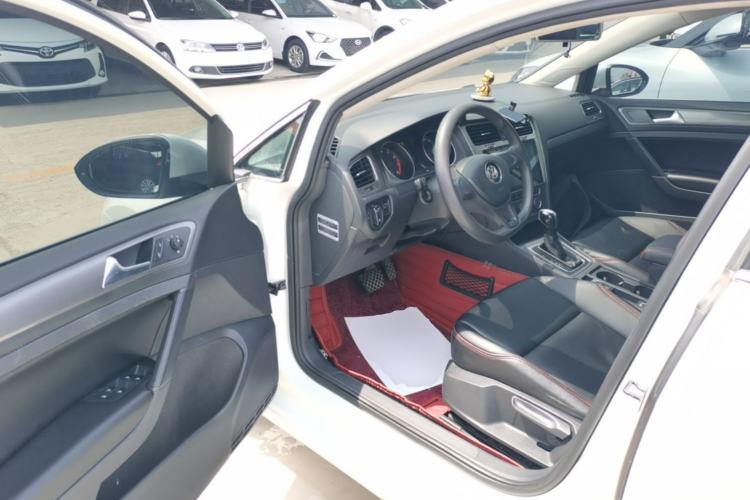 Used Volkswagen Golf 2014 1.6L Automatic Fashion Model Driver Seat