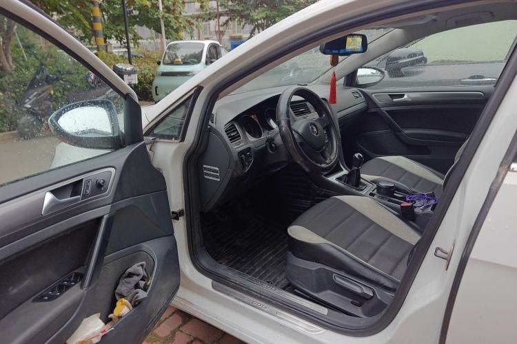 Used Volkswagen Golf 2014 1.6L Manual Fashion Edition Driver Seat