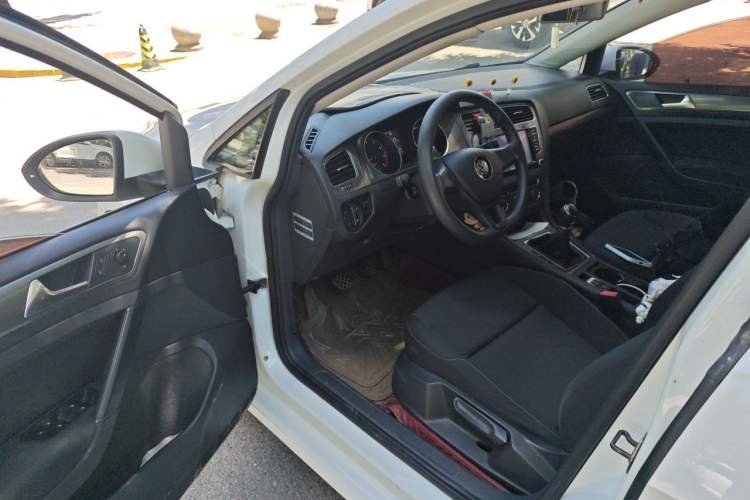 Used Volkswagen Golf 2014 1.6L Manual Fashion Edition Driver Seat