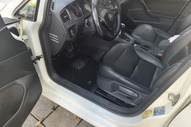 Used Volkswagen Golf 2014 1.4TSI Automatic Comfort Model Driver Seat