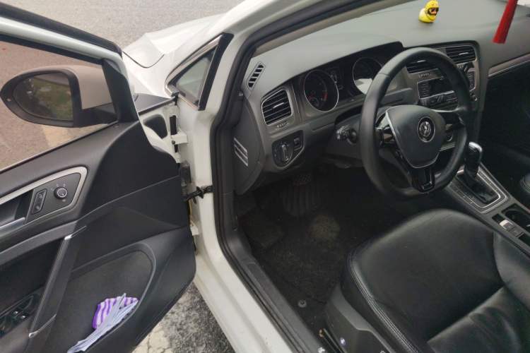 Used Volkswagen Golf 2014 1.4TSI Automatic Comfort Model Driver Seat