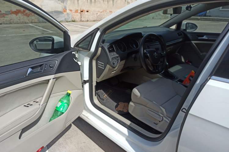 Used Volkswagen Golf 2014 1.6L Automatic Comfort Model Driver Seat