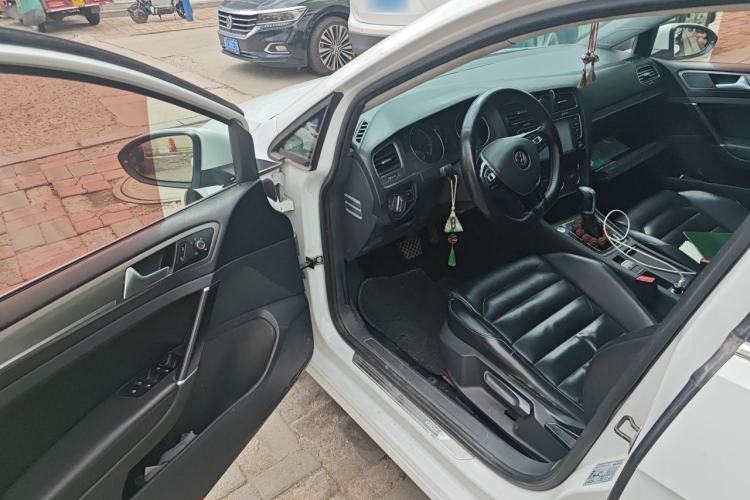 Used Volkswagen Golf 2014 1.4TSI Automatic Luxury Model Driver Seat