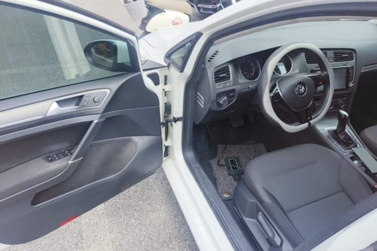 Used Volkswagen Golf 2014 1.6L Automatic Comfort Model Driver Seat
