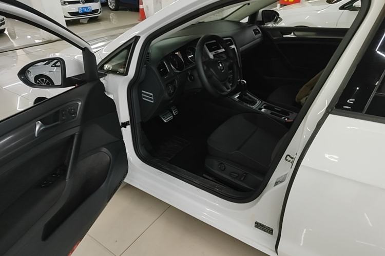 Used Volkswagen Golf 2014 1.6L Automatic Fashion Model Driver Seat