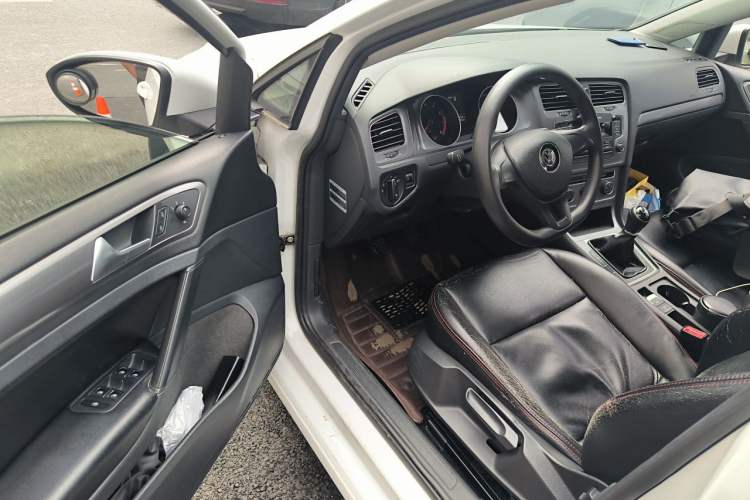 Used Volkswagen Golf 2014 1.6L Manual Fashion Edition Driver Seat