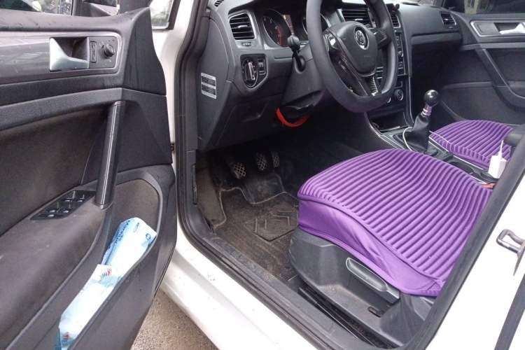 Used Volkswagen Golf 2014 1.6L Manual Fashion Edition Driver Seat
