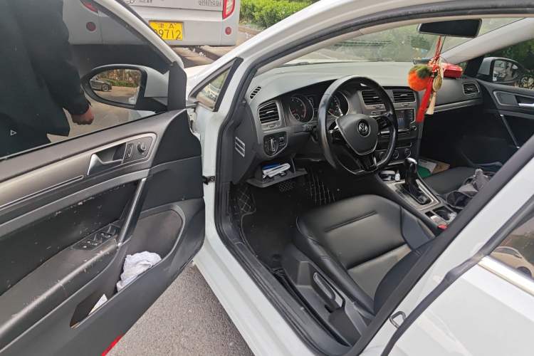 Used Volkswagen Golf 2014 1.4TSI Automatic Comfort Model Driver Seat