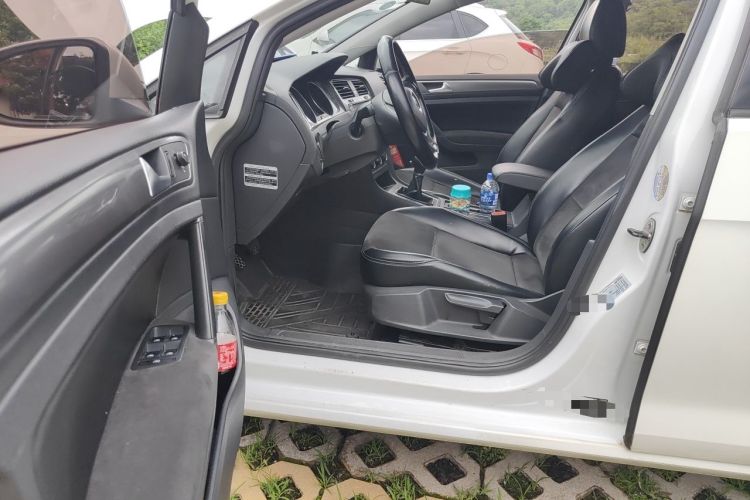 Used Volkswagen Golf 2014 1.6L Manual Fashion Edition Driver Seat