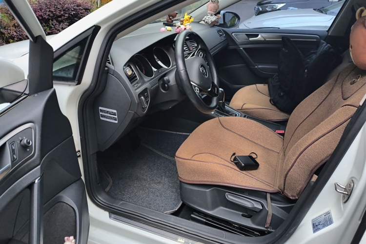 Used Volkswagen Golf 2014 1.4TSI Automatic Luxury Model Driver Seat