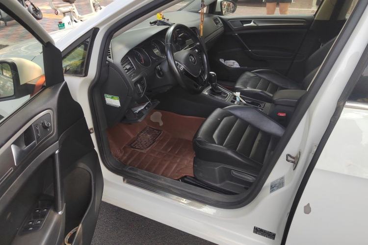 Used Volkswagen Golf 2014 1.4TSI Automatic Luxury Model Driver Seat
