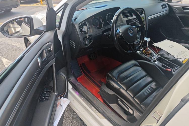 Used Volkswagen Golf 2014 1.4TSI Automatic Luxury Model Driver Seat