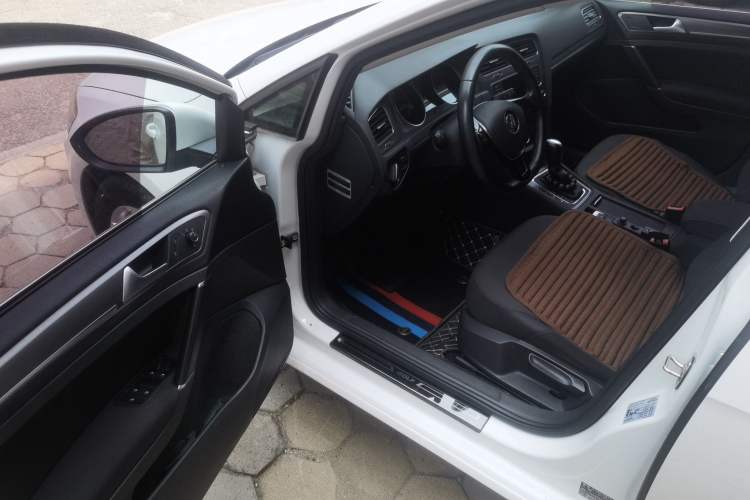 Used Volkswagen Golf 2014 1.4TSI Automatic Comfort Model Driver Seat