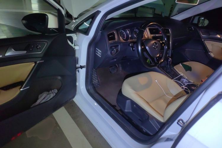 Used Volkswagen Golf 2014 1.6L Automatic Comfort Model Driver Seat