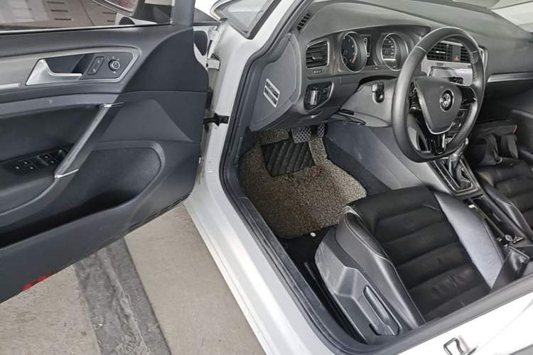Used Volkswagen Golf 2014 1.6L Automatic Comfort Model Driver Seat